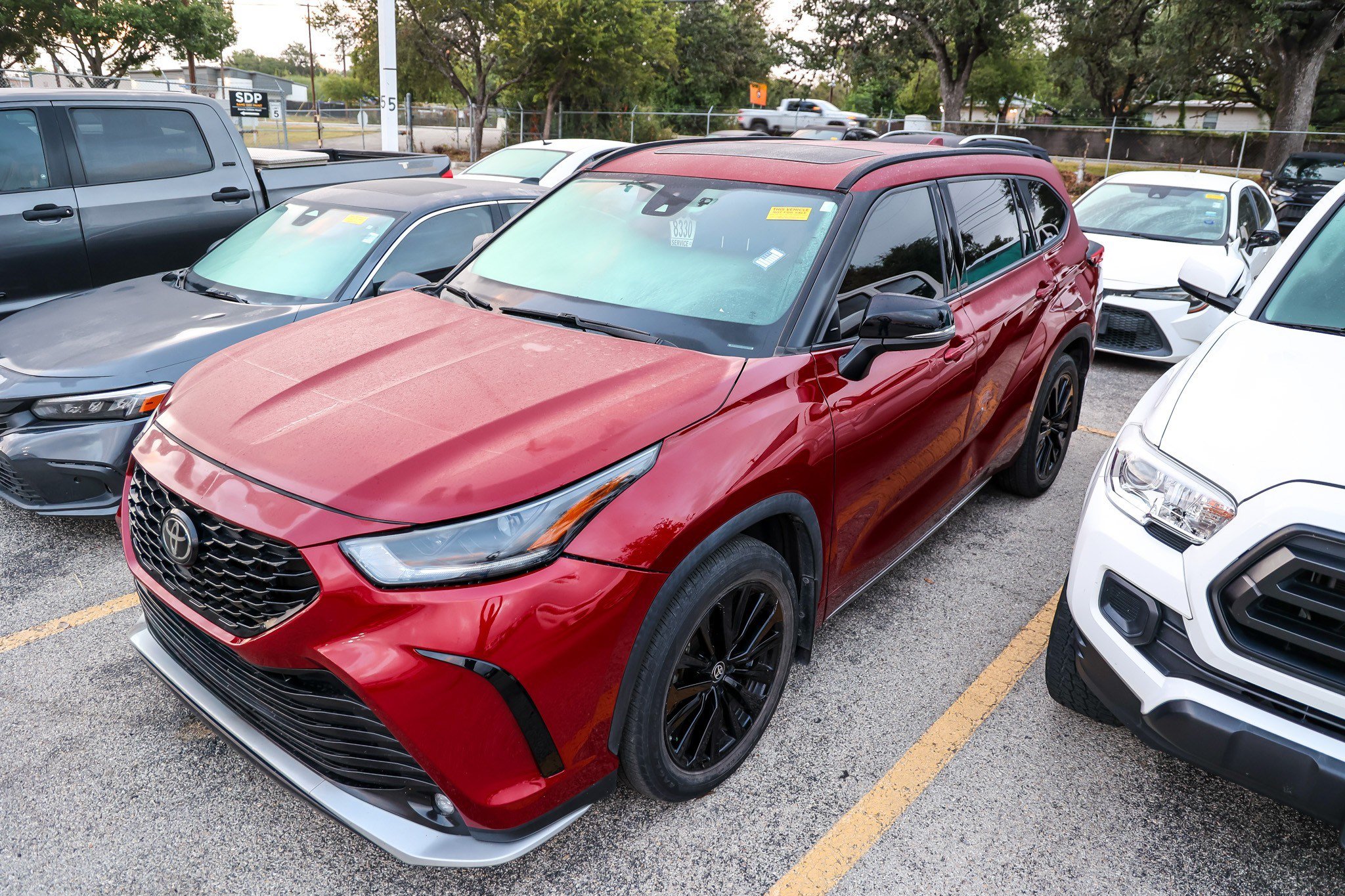 Used 2023 Toyota Highlander XSE FWD image 3