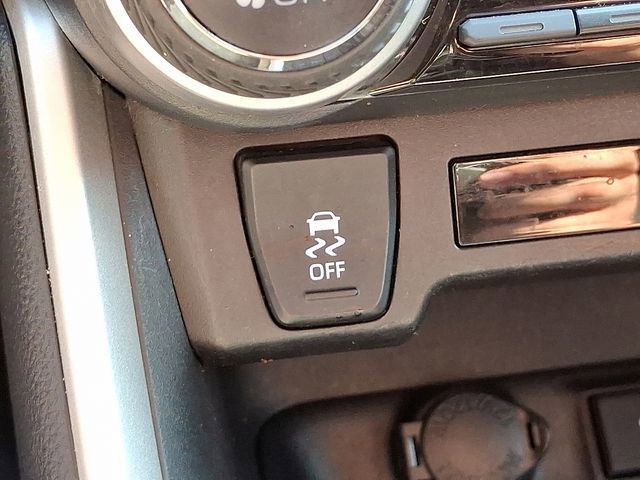 Used 2021 Toyota RAV4 XLE image 31