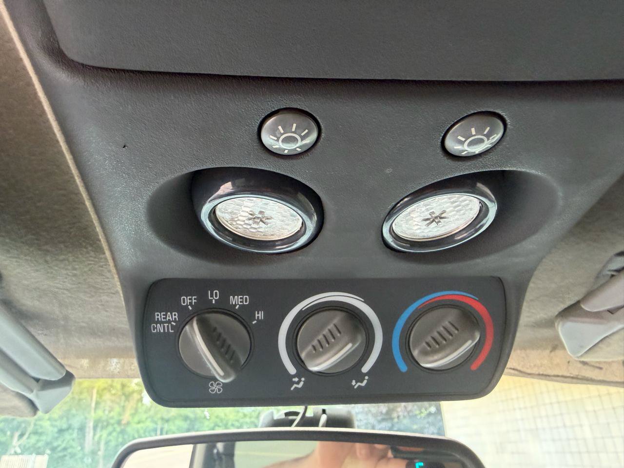 Used 1997 Chevrolet Suburban 4WD w/ Preferred Equipment Group 2 image 23