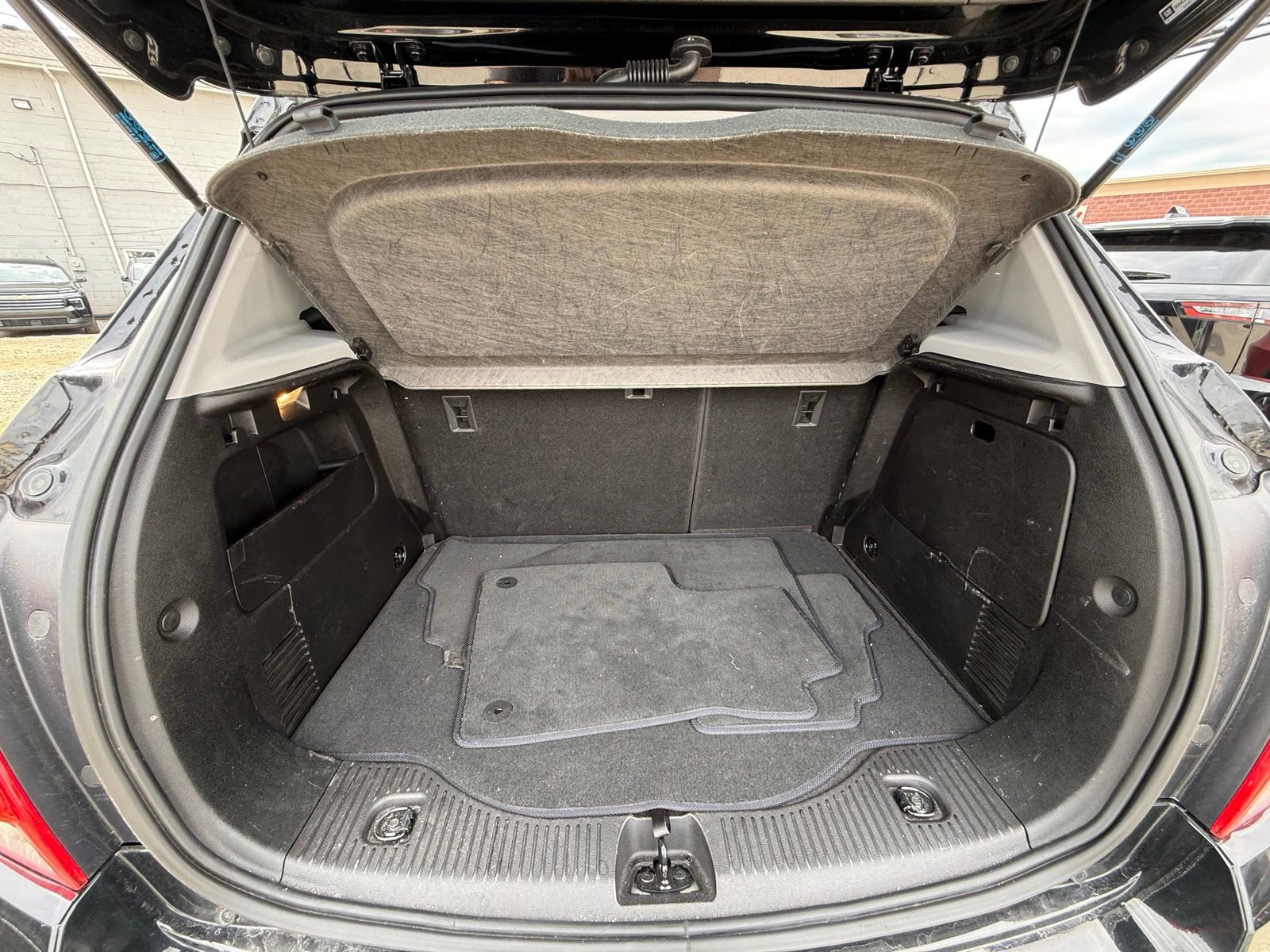 Used 2020 Chevrolet Trax LT FWD image 12