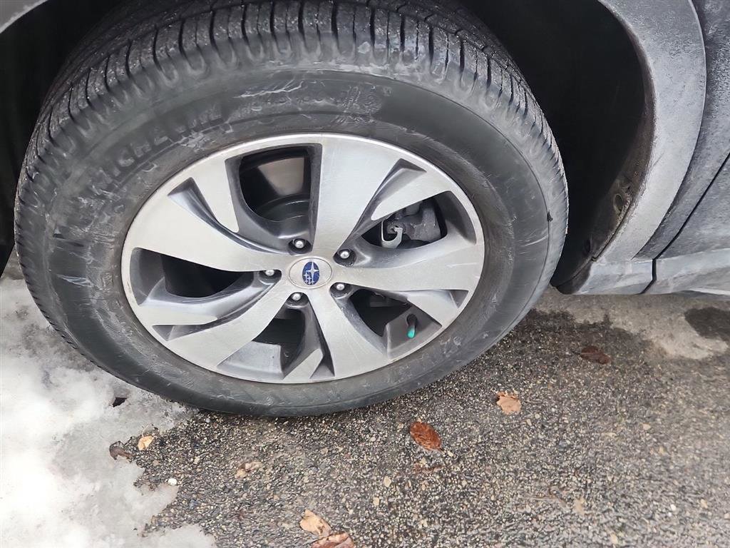 Used 2019 Subaru Ascent Premium w/ Popular Package #4 image 9