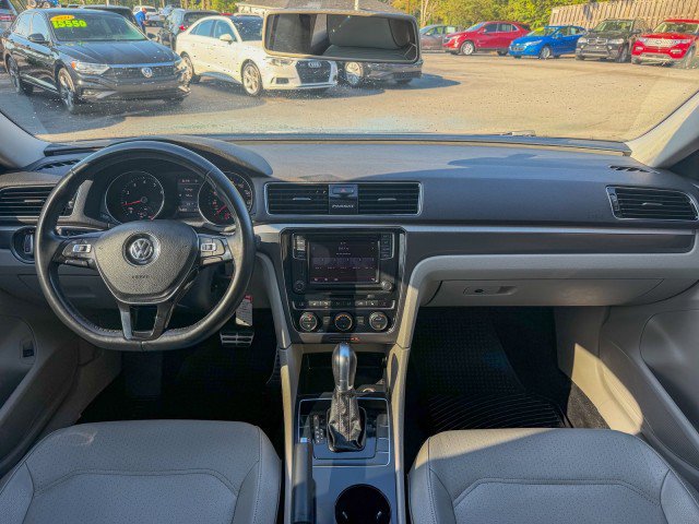 Used 2018 Volkswagen Passat 2.0T R-Line w/ R-Line Lighting Package FWD image 8