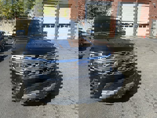 Used 2022 Ford Expedition Platinum image 2