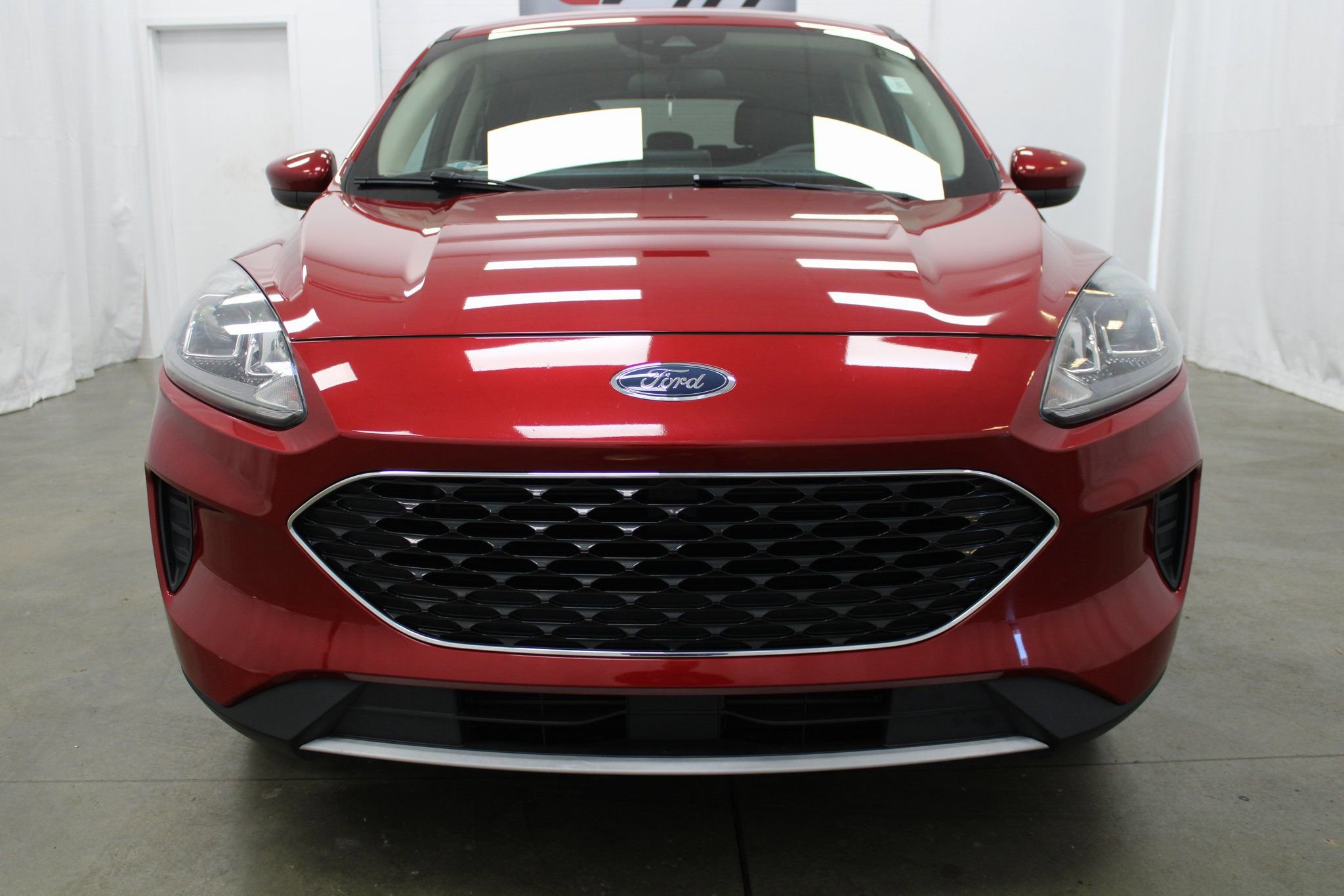 Used 2020 Ford Escape SE image 3