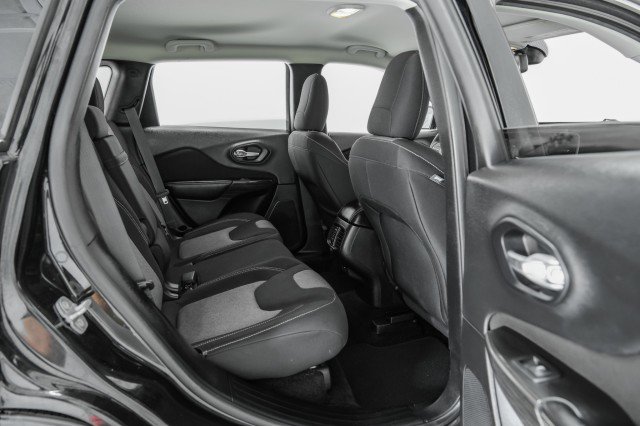 Used 2014 Jeep Cherokee Latitude image 32