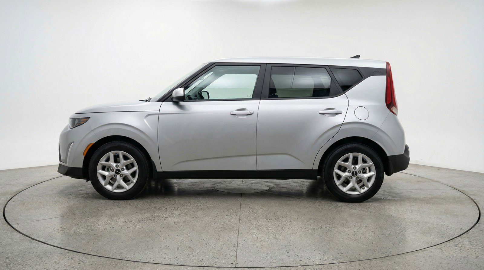 Used 2025 Kia Soul LX w/ LX Technology Package FWD image 5