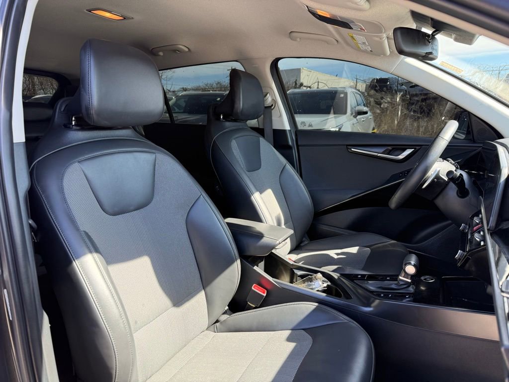 Used 2023 Kia Niro EX image 21