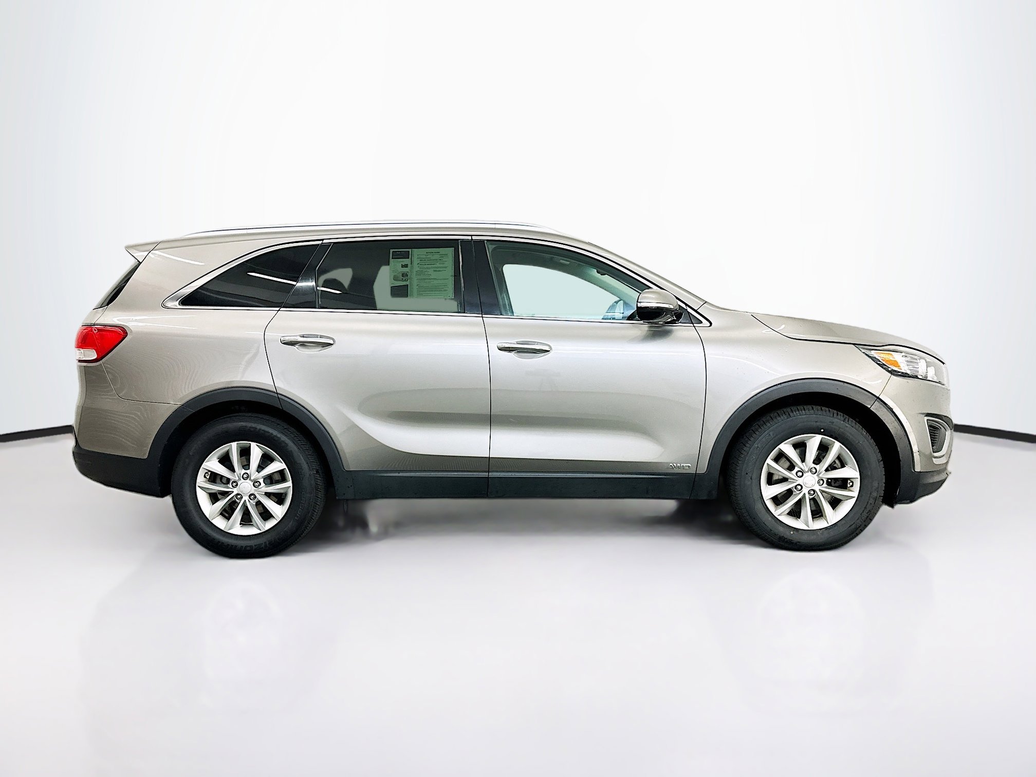 Used 2017 Kia Sorento LX w/ LX Convenience Package image 10