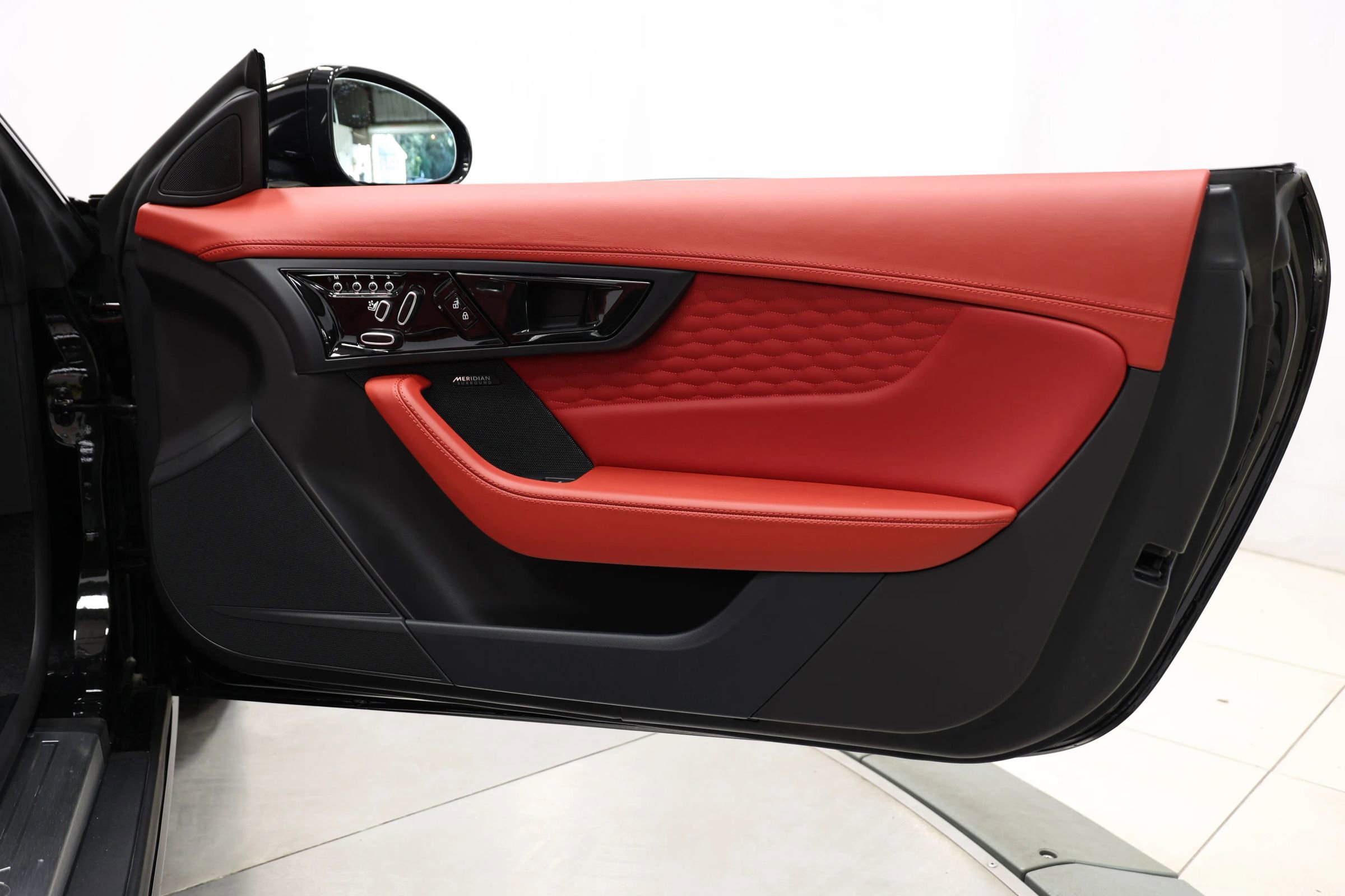 Used 2023 Jaguar F-TYPE R image 48