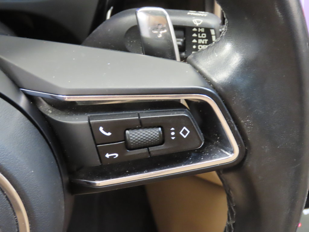Certified 2023 Porsche Macan AWD/4WD image 21