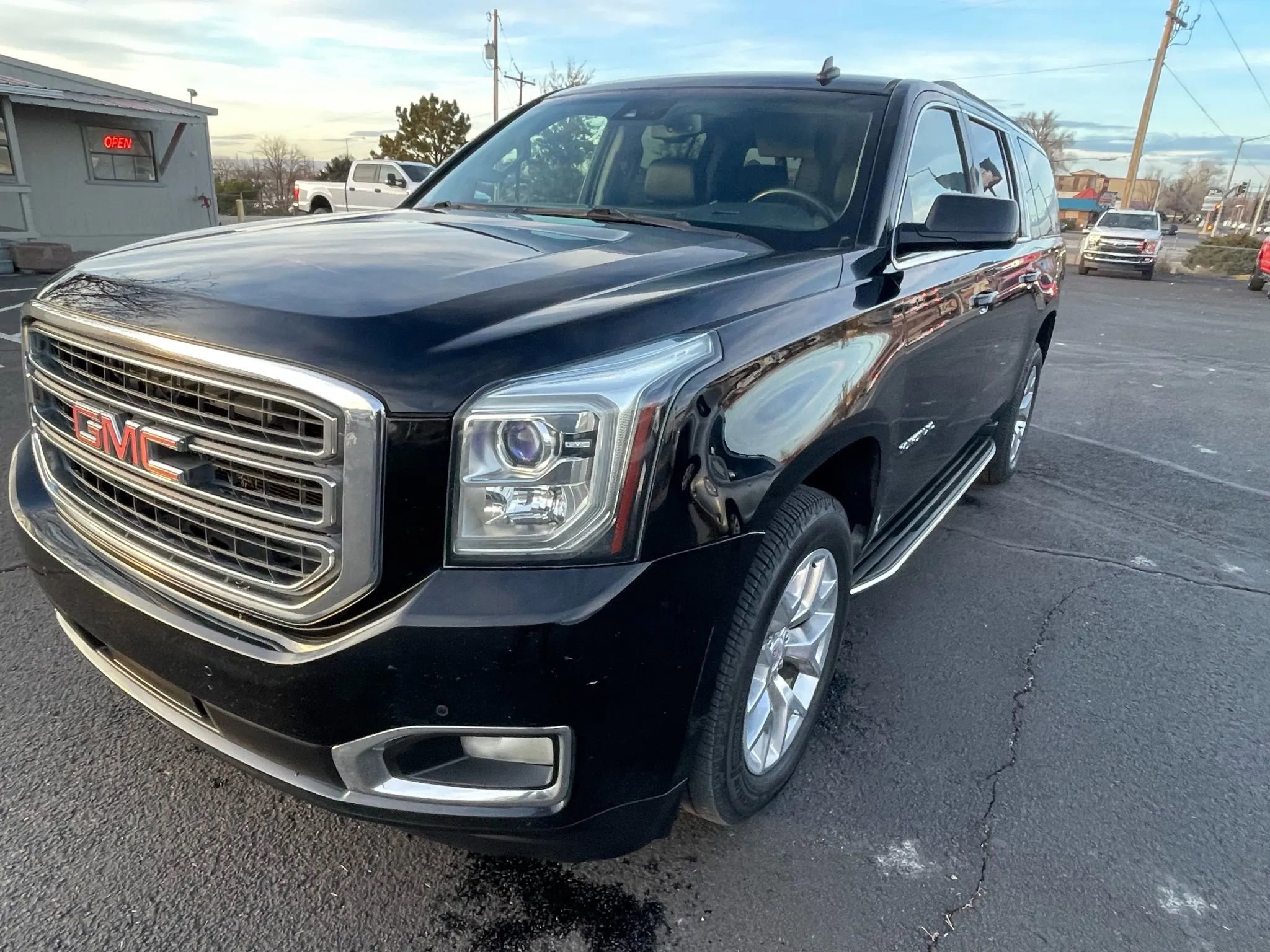 Used 2015 GMC Yukon XL SLT w/ Open Road Package image 2