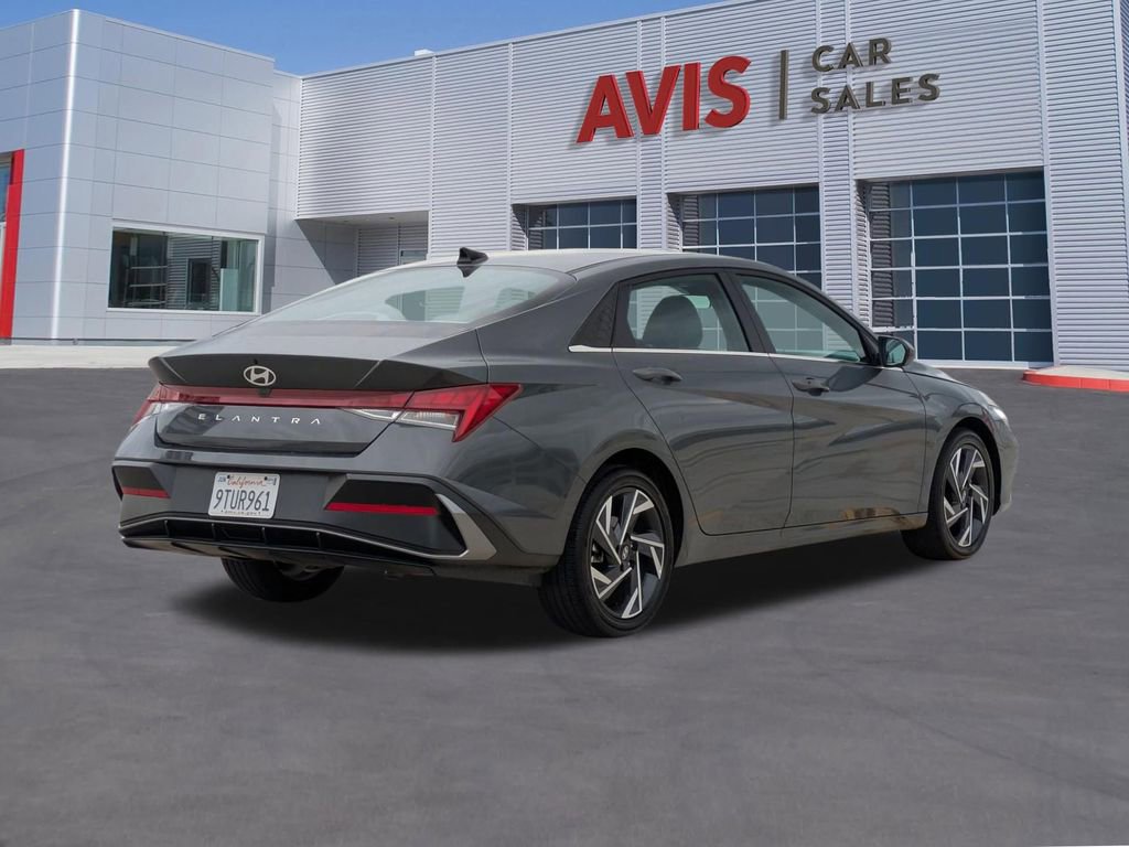 Used 2025 Hyundai Elantra SEL image 6