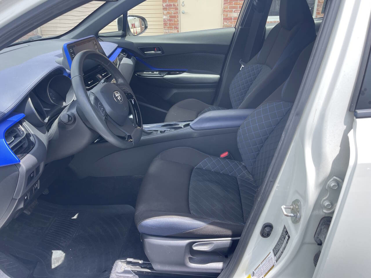 Used 2020 Toyota C-HR XLE FWD image 6