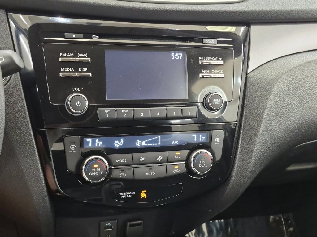 Used 2016 Nissan Rogue SV AWD/4WD image 22