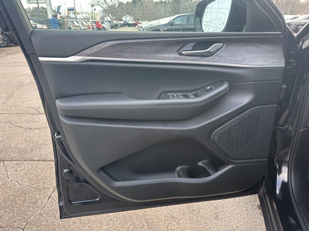 New 2026 Jeep Grand Cherokee Laredo image 11