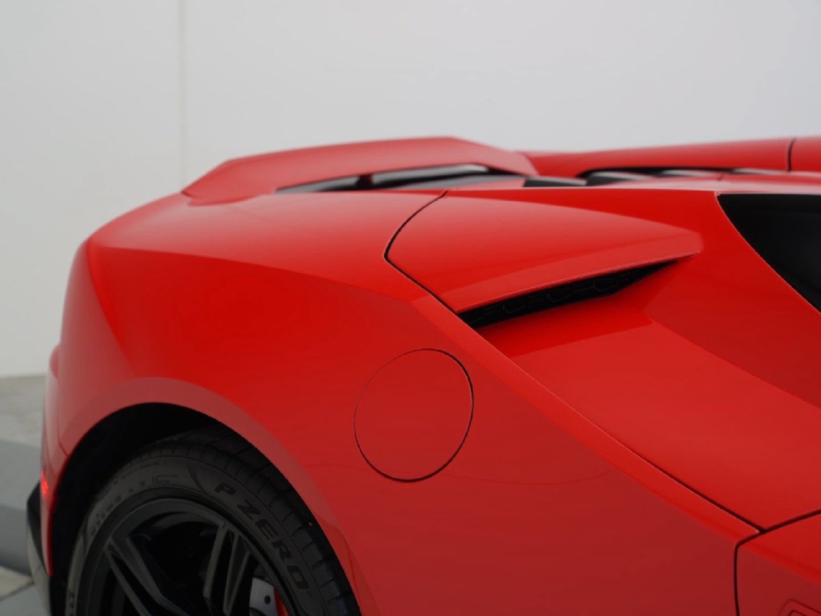 Used 2021 Lamborghini Huracan EVO RWD image 7