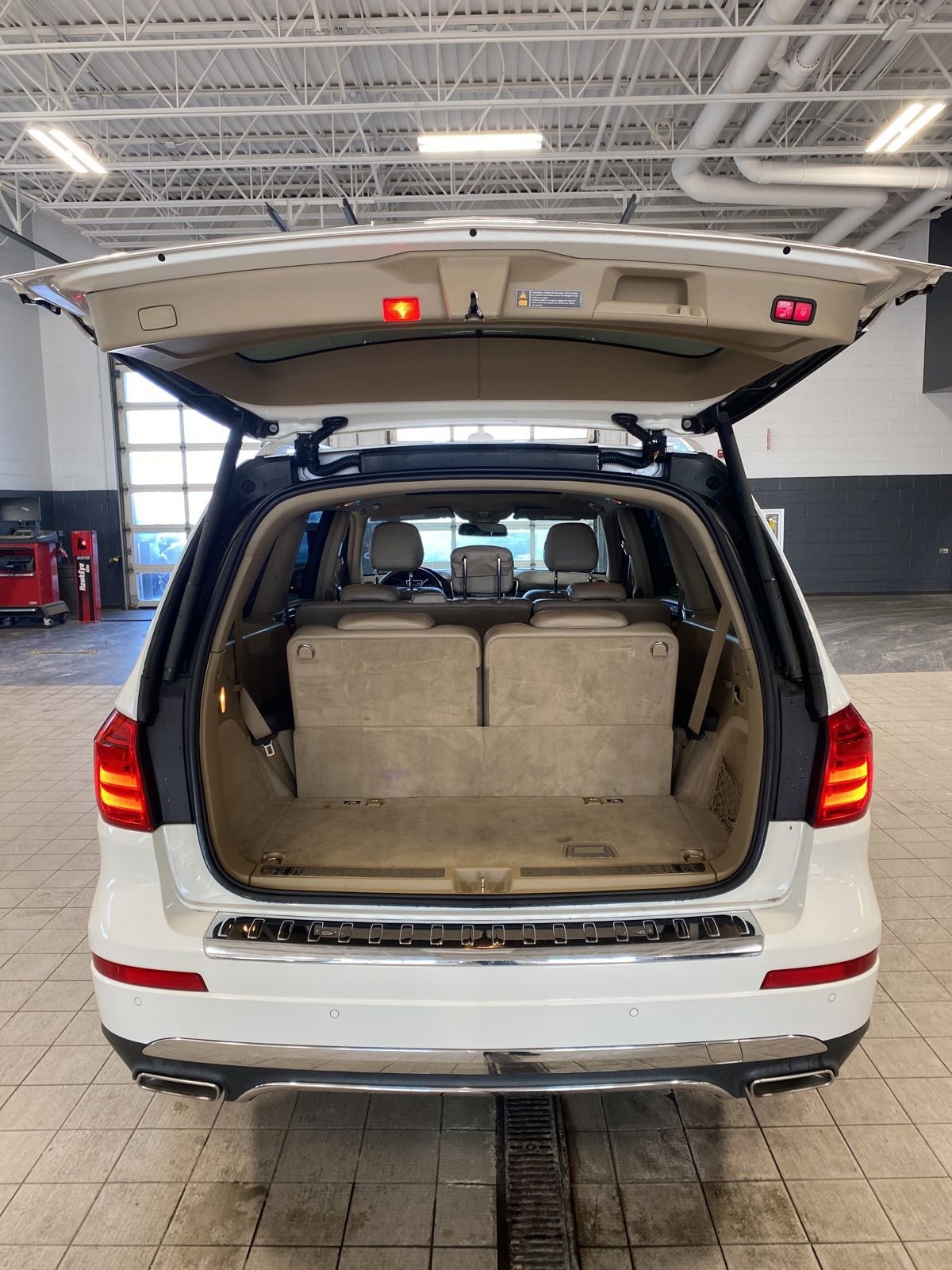 Used 2014 Mercedes-Benz GL 450 4MATIC image 24