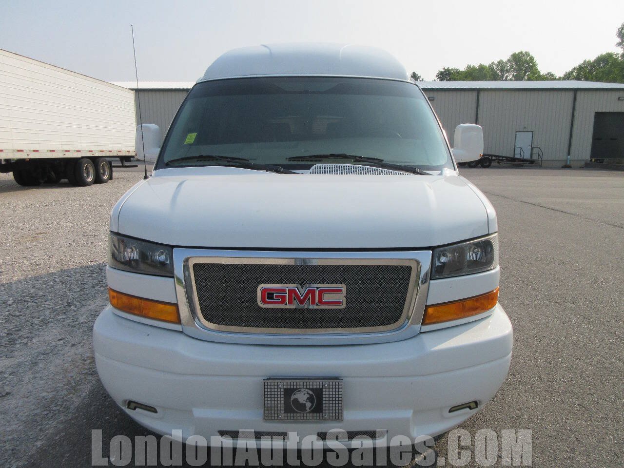 Used 2017 GMC Savana 2500 RWD image 9