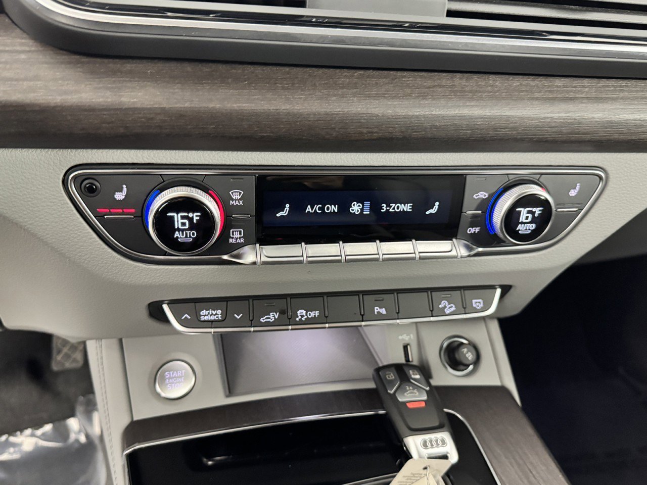 Used 2024 Audi Q5 e Premium Plus w/ Premium Plus Package image 14