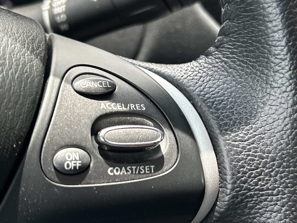 Used 2014 Nissan Pathfinder SV AWD/4WD image 29