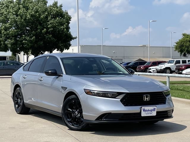 Used 2025 Honda Accord SE image 2