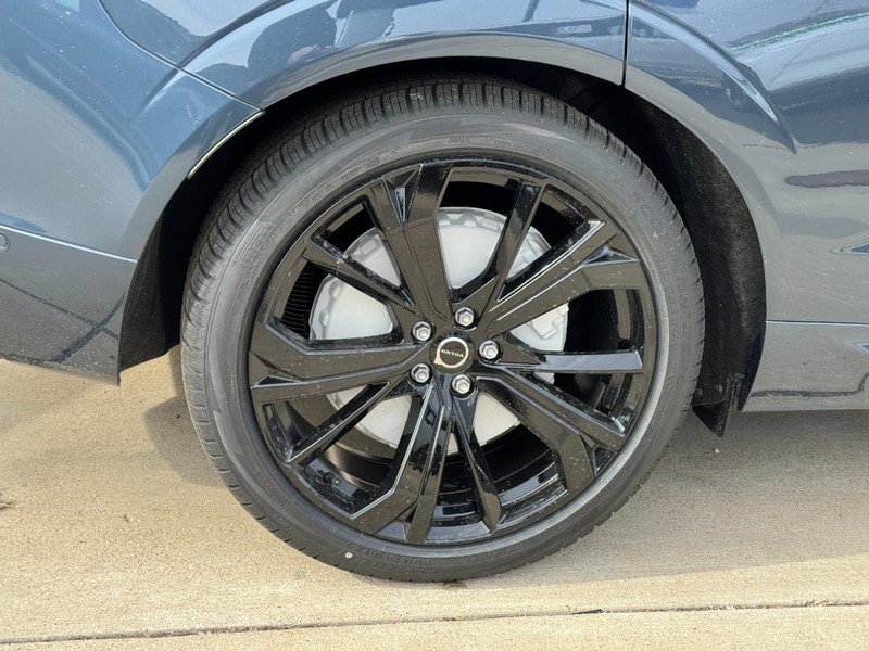 New 2026 Volvo XC60 B5 Ultra w/ Climate Package image 4