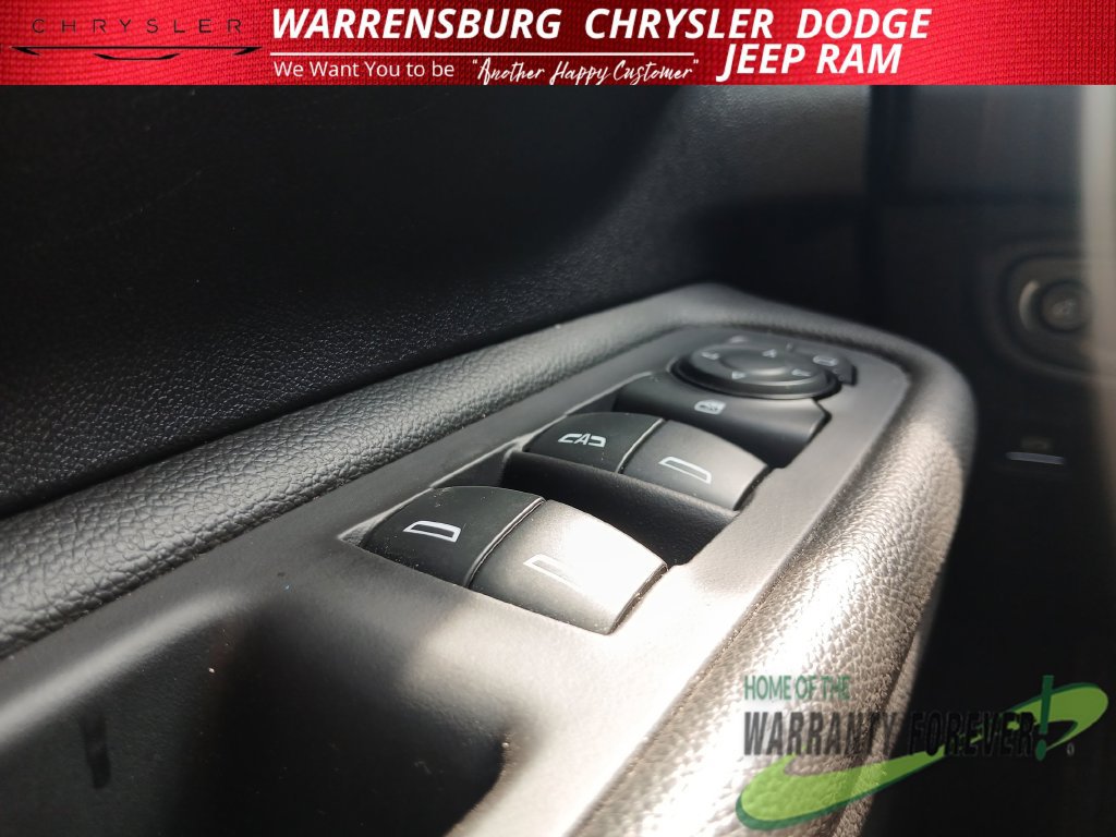 Used 2024 GMC Terrain SLT AWD/4WD image 30