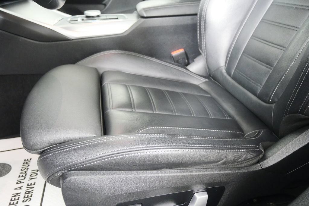 Used 2023 BMW i4 eDrive40 w/ Premium Package RWD image 9