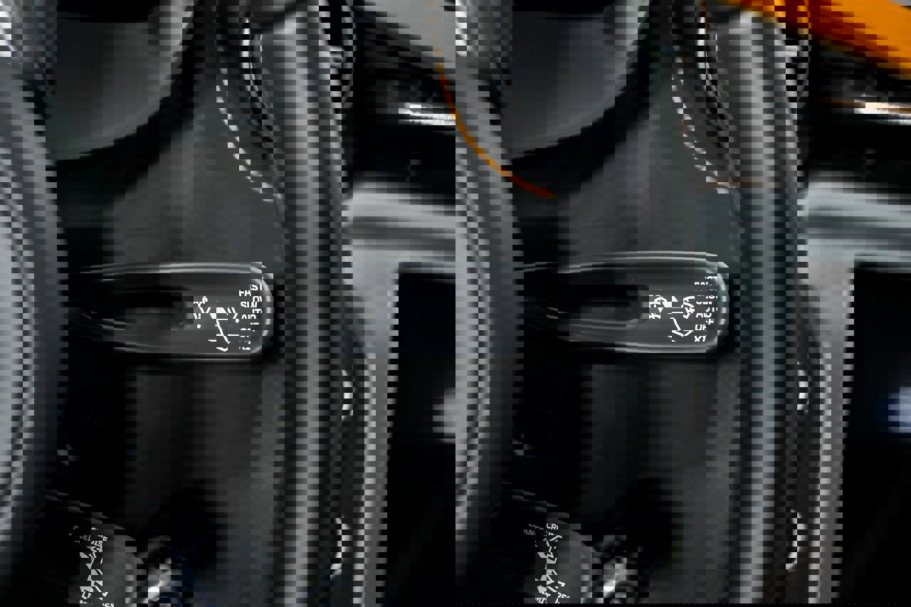 Used 2024 McLaren 750S Spider RWD image 31