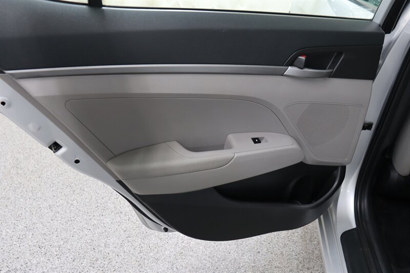 Used 2017 Hyundai Elantra SE FWD image 27