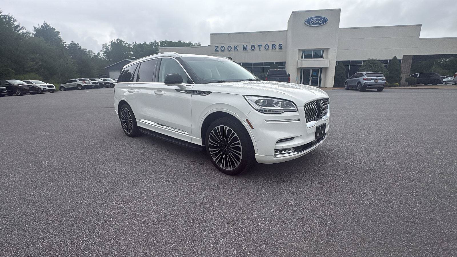 Used 2024 Lincoln Aviator Black Label AWD/4WD image 2
