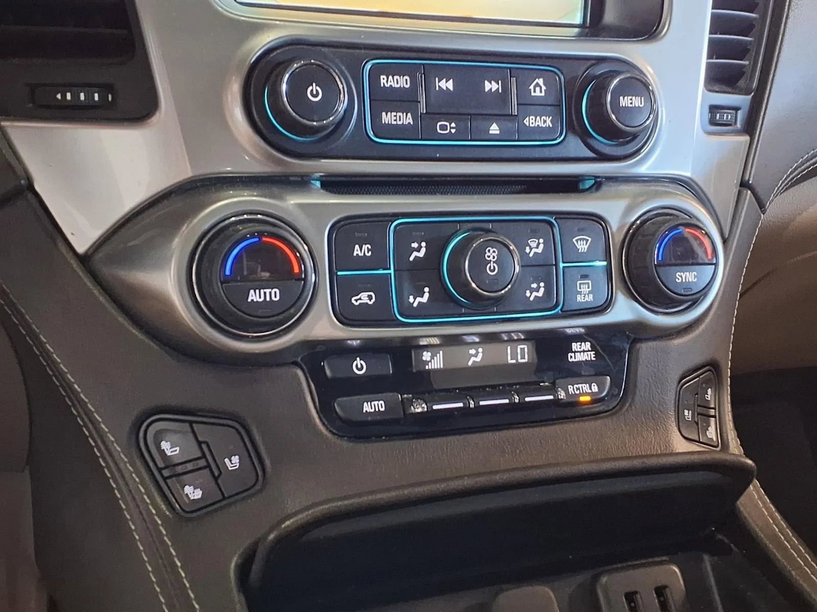 Used 2020 Chevrolet Tahoe Premier AWD/4WD image 24