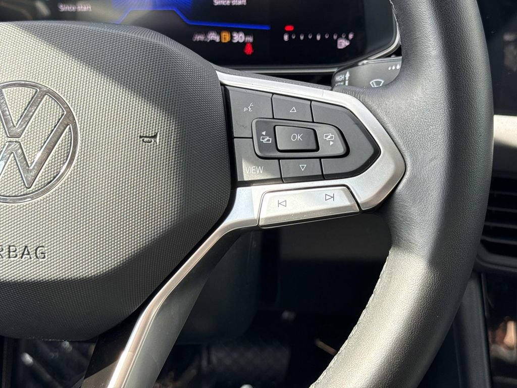 Used 2025 Volkswagen Jetta SE FWD image 9