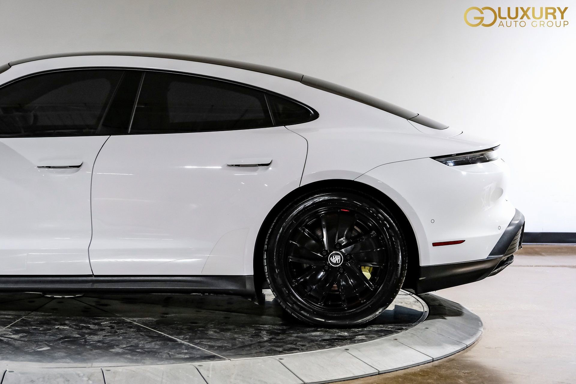 Used 2023 Porsche Taycan image 15