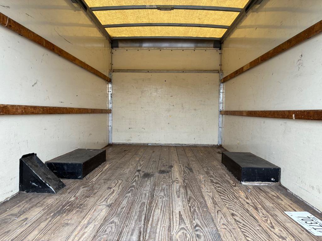 Used 2015 Ford E-350 and Econoline 350 Super Duty RWD image 16