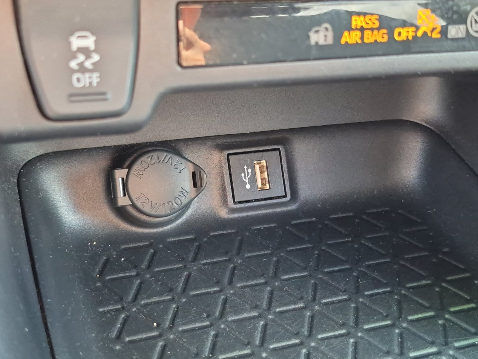 Used 2025 Toyota RAV4 XLE AWD/4WD image 20
