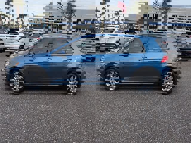 Used 2021 Volkswagen Golf 4-Door image 5