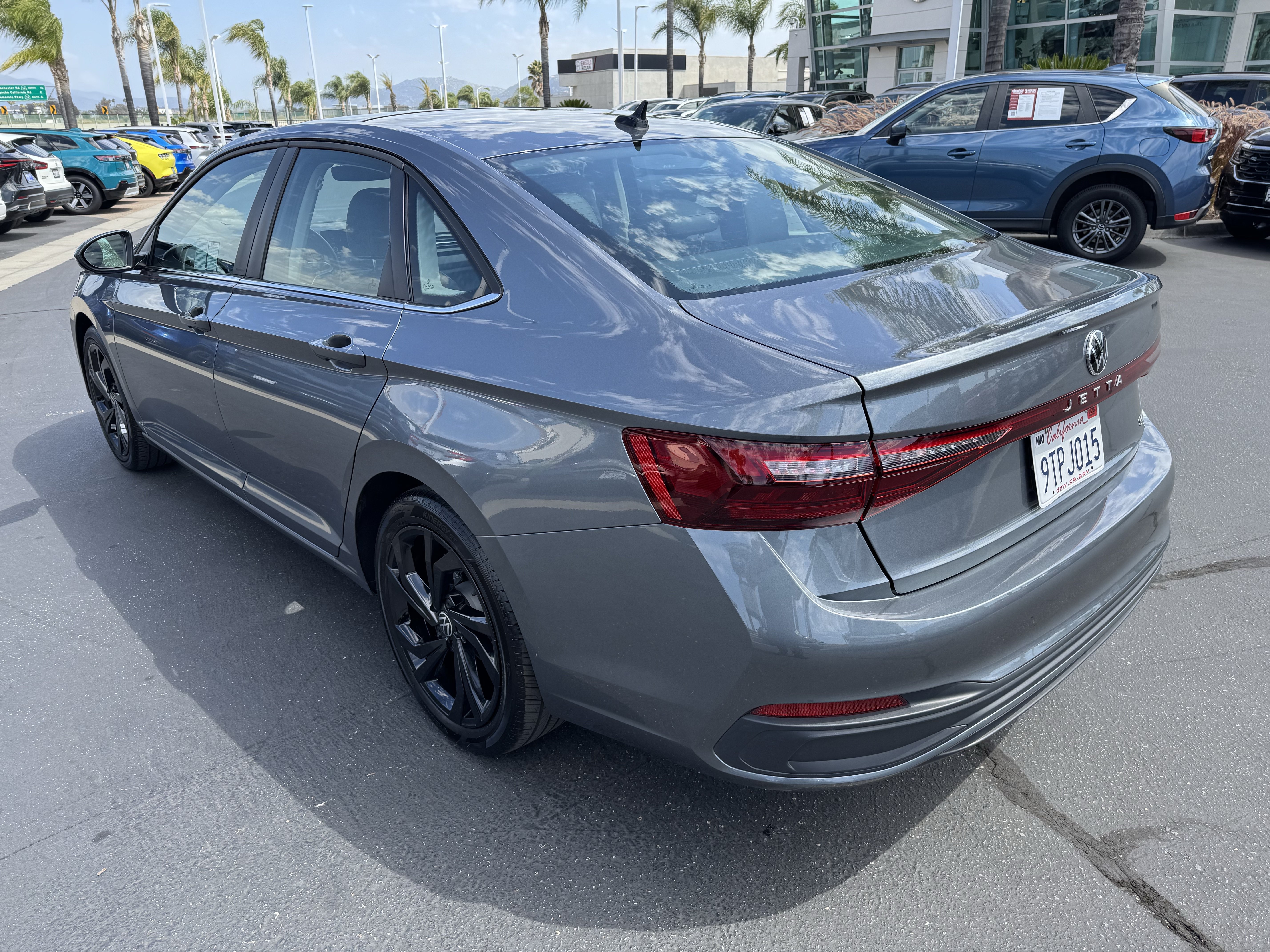 Used 2025 Volkswagen Jetta SE w/ Sunroof Package FWD image 8
