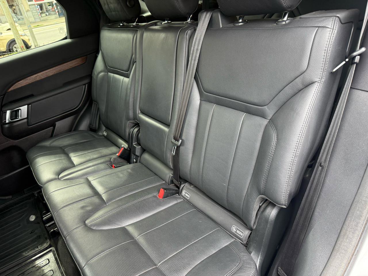 Used 2017 Land Rover Discovery HSE image 7