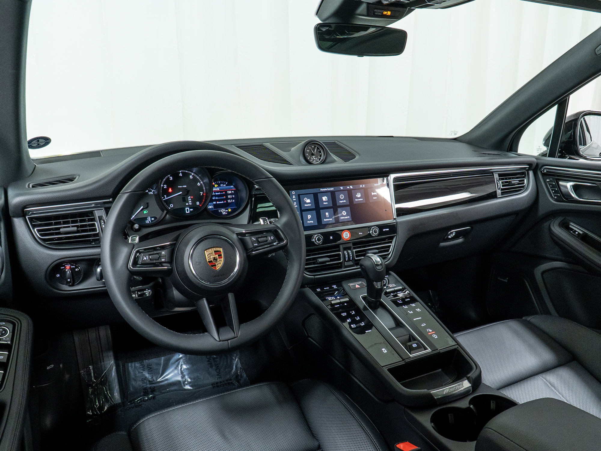 Used 2025 Porsche Macan image 19