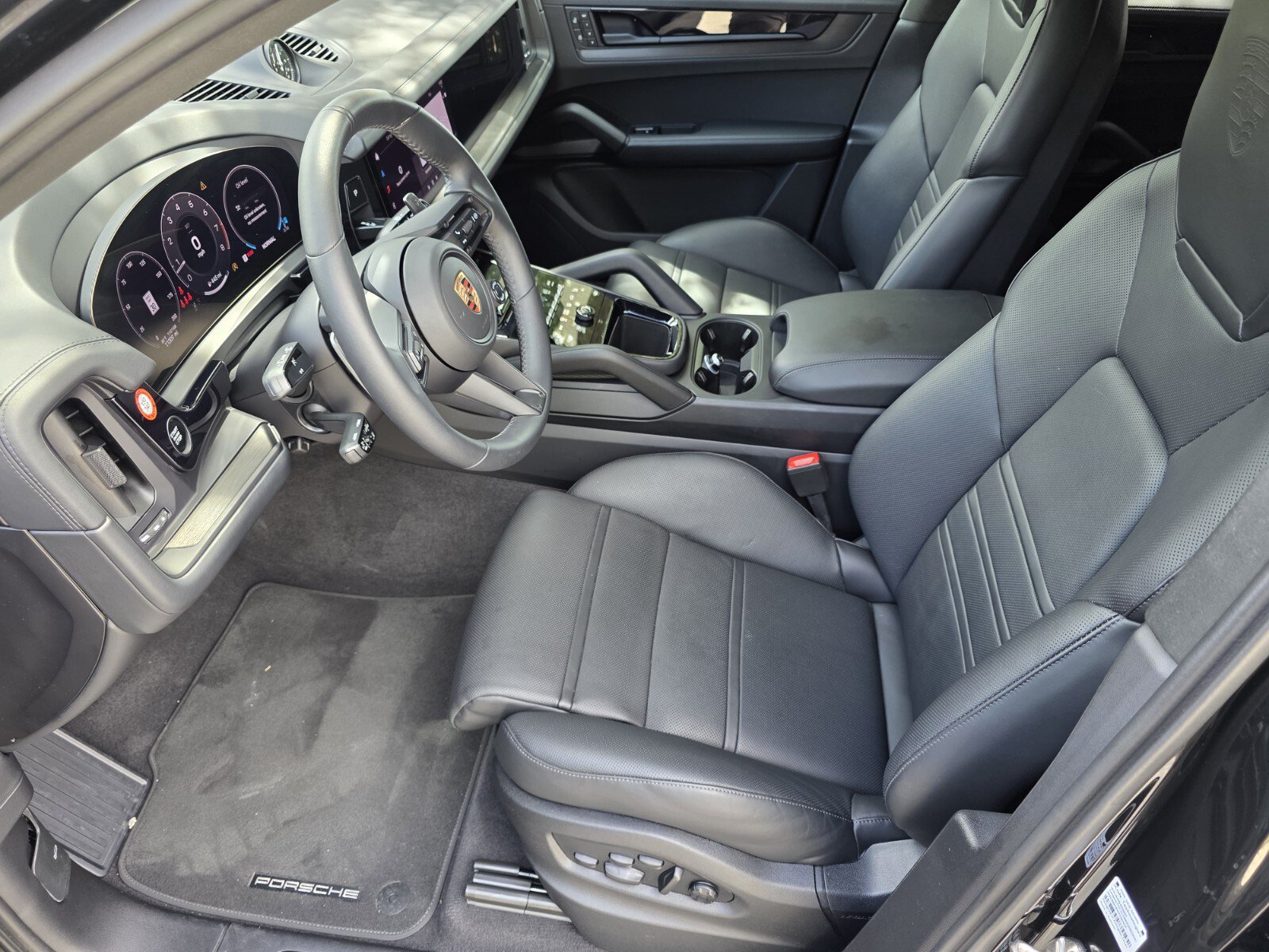 Used 2025 Porsche Cayenne GTS AWD/4WD image 10