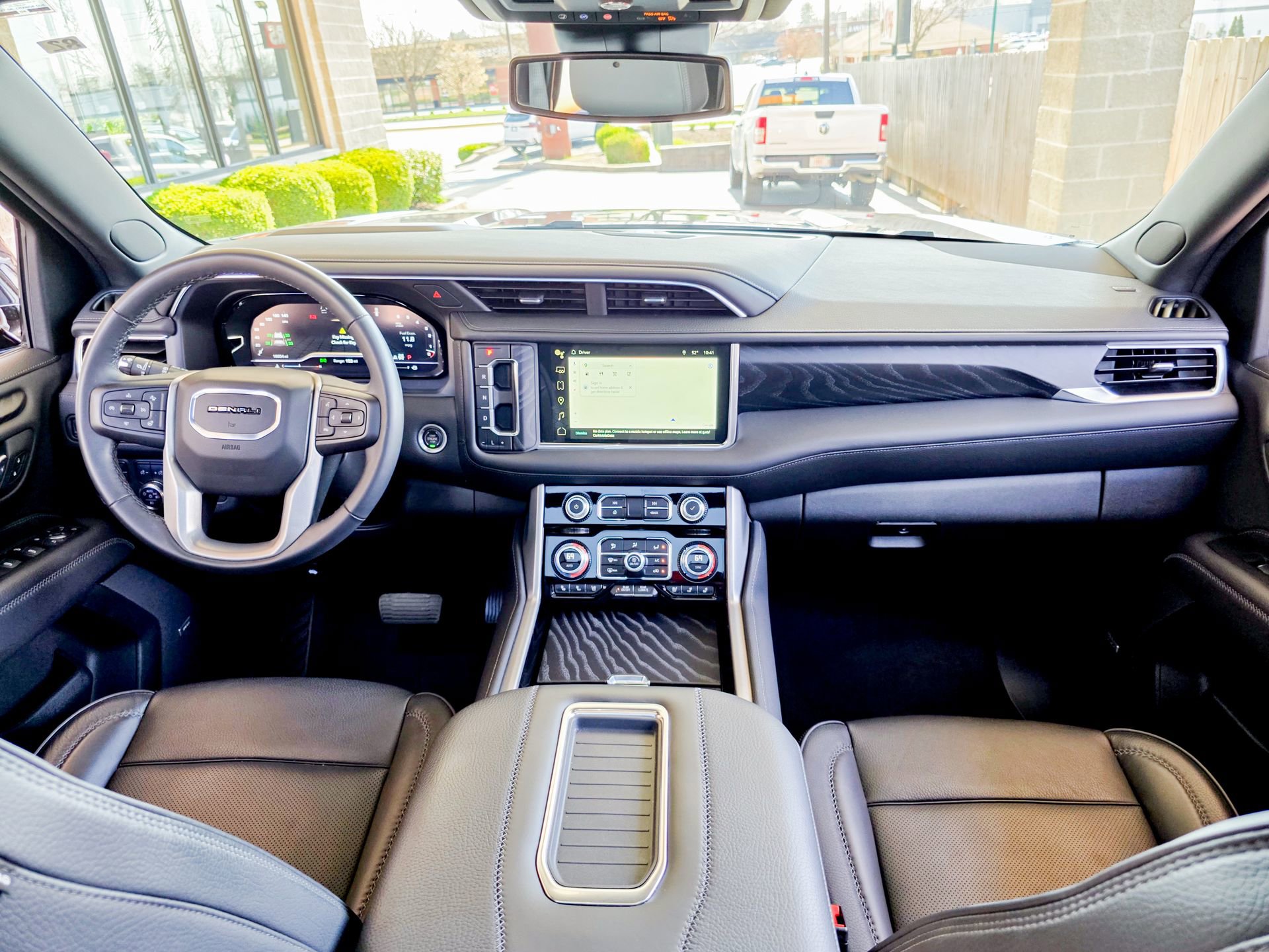 Used 2024 GMC Yukon XL Denali image 34