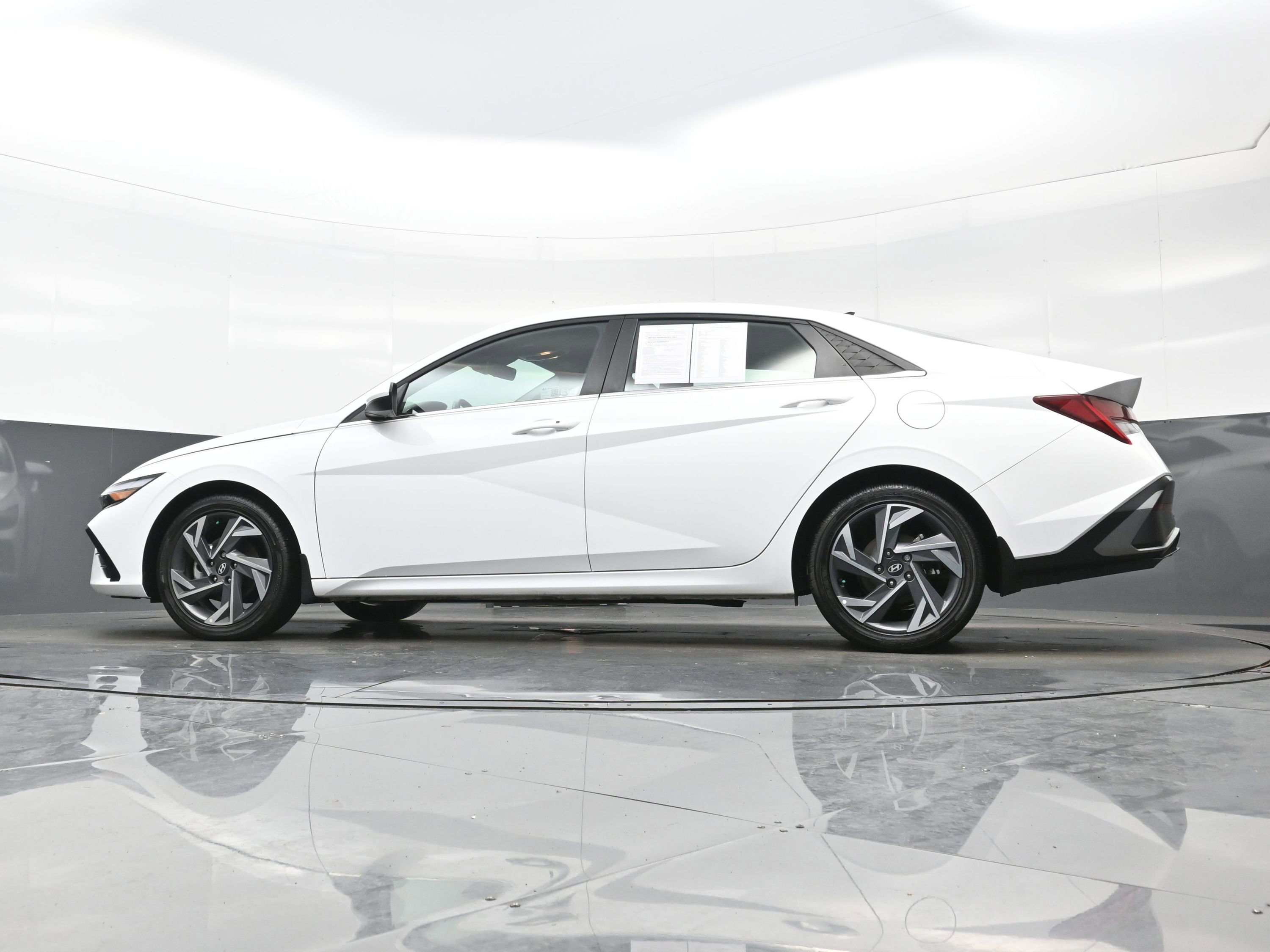Certified 2025 Hyundai Elantra SEL FWD image 27