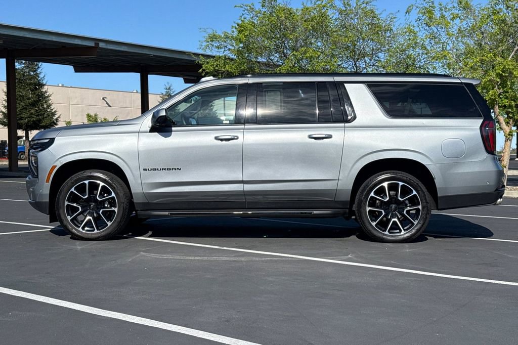 Used 2025 Chevrolet Suburban RST image 14