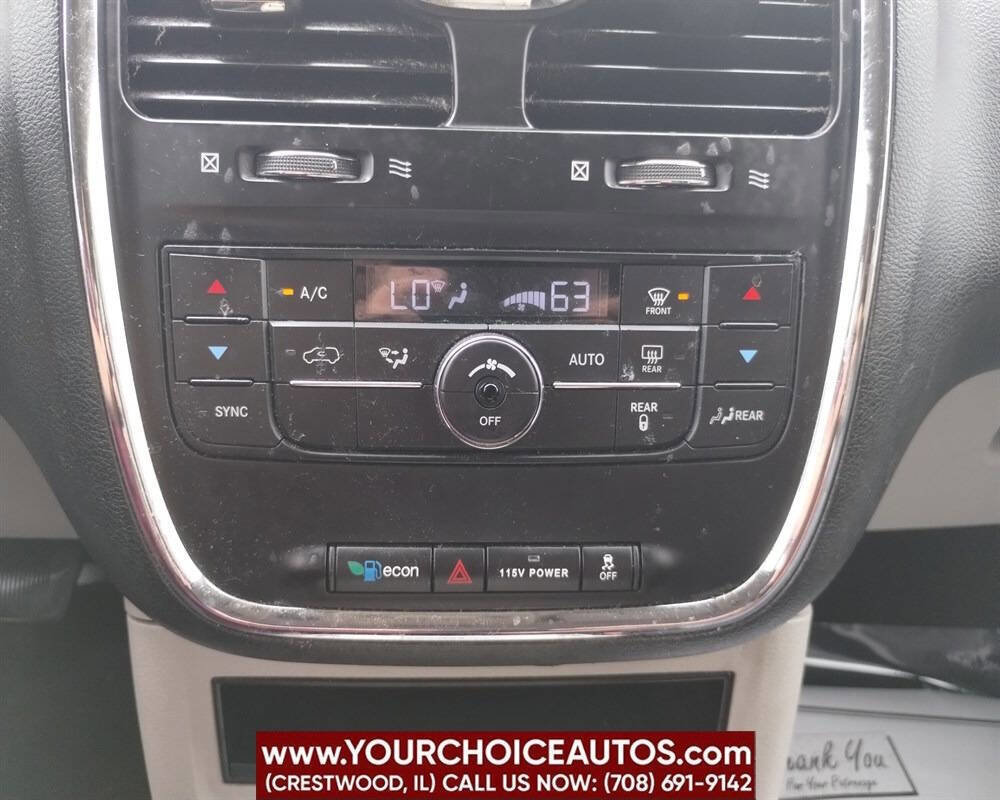 Used 2015 Chrysler Town & Country Touring image 31