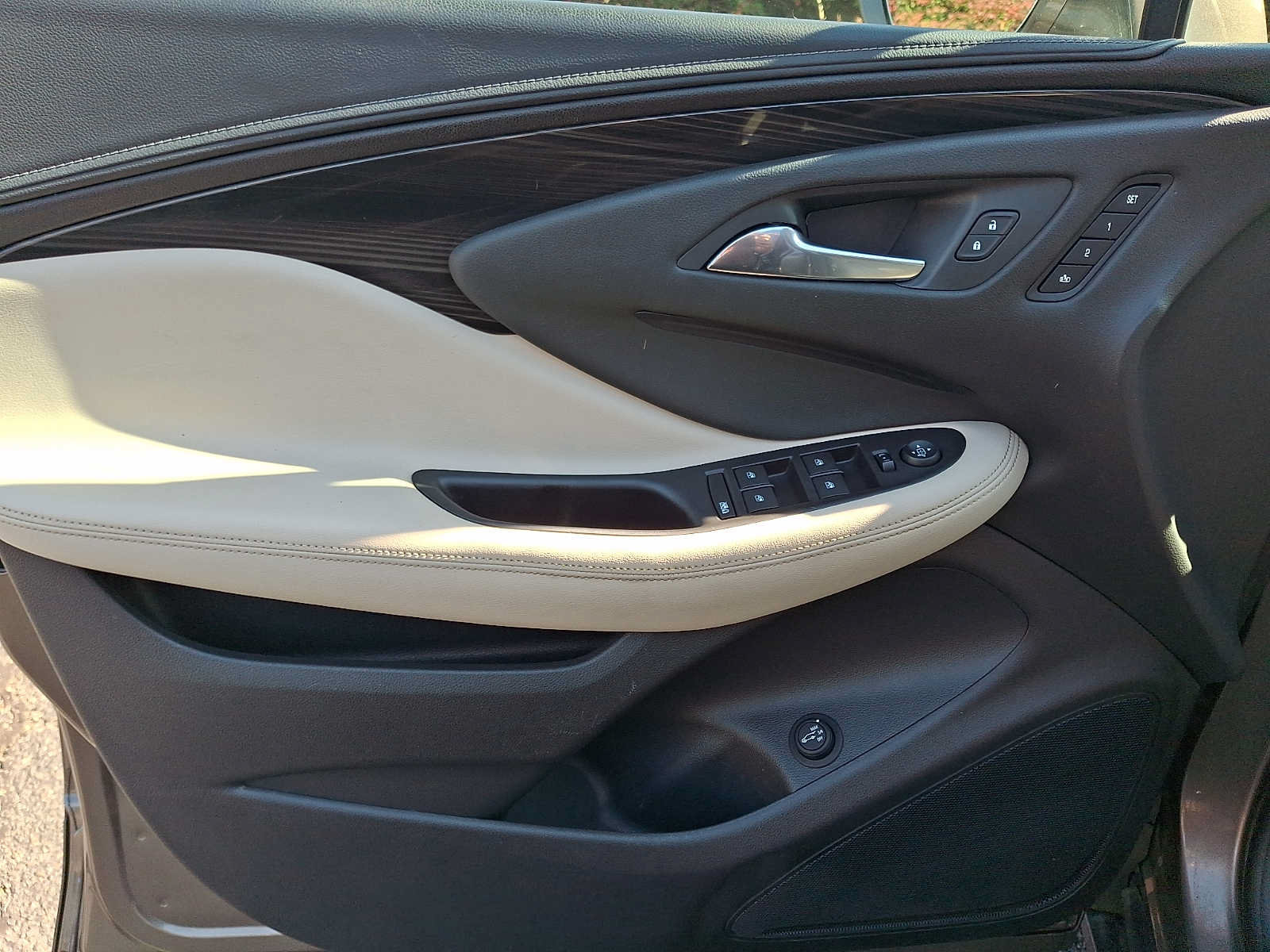 Used 2019 Buick Envision Essence AWD/4WD image 12
