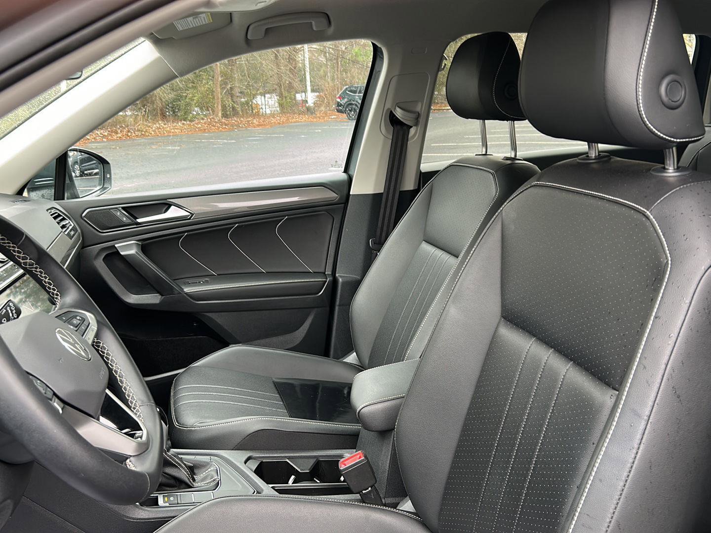 Used 2024 Volkswagen Tiguan SE image 13