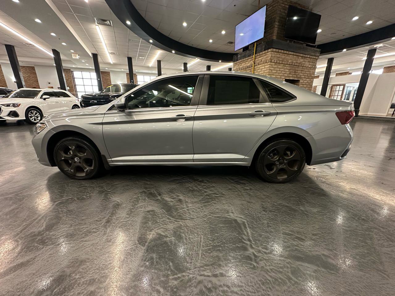 Used 2024 Volkswagen Jetta SE w/ Panoramic Sunroof Package FWD image 8