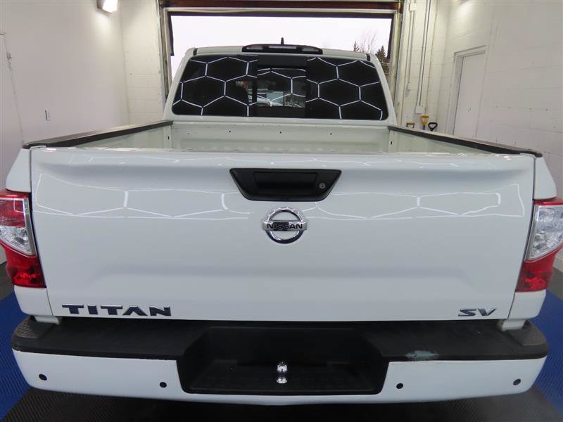 Used 2022 Nissan Titan SV RWD image 11