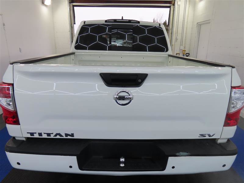 Used 2022 Nissan Titan SV image 11